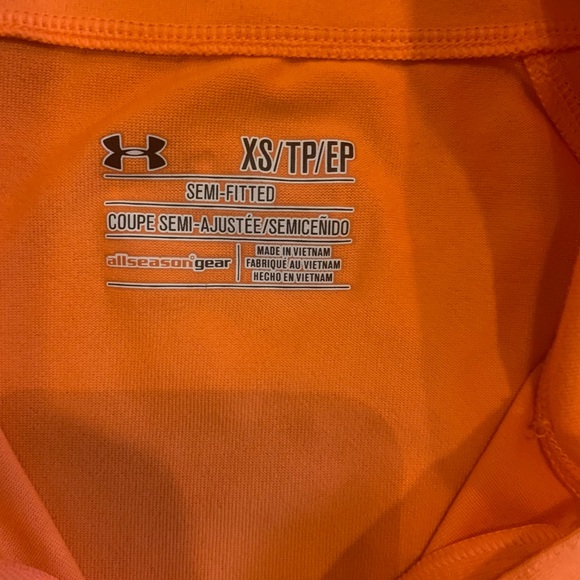 SOLD Under Armour Shirt - Picture 3 of 6